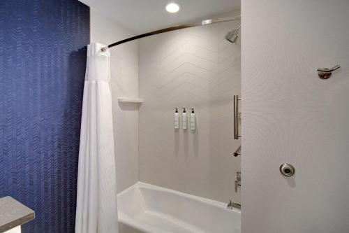 Fairfield by Marriott Inn & Suites Rochester Hills - image 10