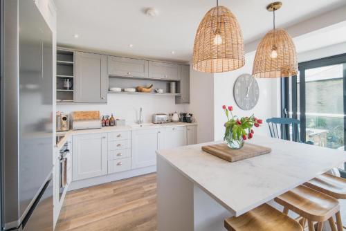 Exterior view, Jumble Cottage in Nettlestone and Seaview