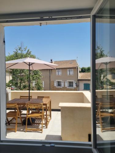 Maison de village avec terrasse gîte à louer Grans