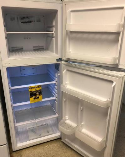 Private 2-bedroom apartment, NYC bus 5 minute walk in Elizabeth, USA