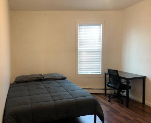 Private 2-bedroom apartment 10-mins to EWR in Elizabeth, USA