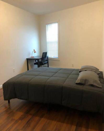 Private 2-bedroom apartment 10-mins to EWR in Elizabeth, USA