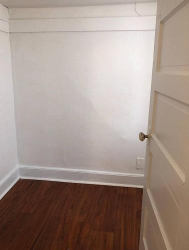 Private 2-bedroom apartment, NYC bus 5-min walk in Elizabeth, USA