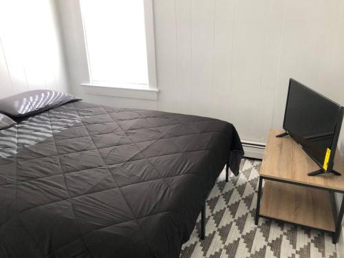 Private 2-bedroom apartment, NYC bus 5-min walk in Elizabeth, USA