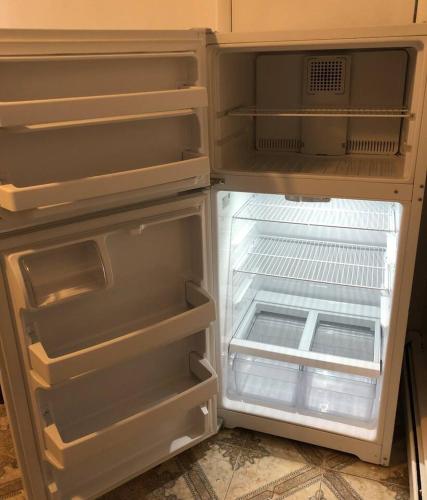 Private 2-bedroom apartment, NYC bus 5-min walk in Elizabeth, USA