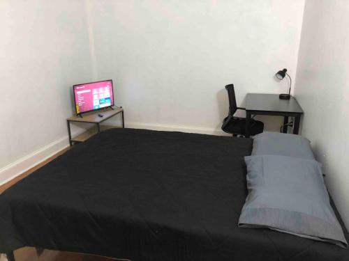 . Spacious 2-bedroom apartment with 1-bathroom and private street entrance, MetLife Stadium FIFA World Cup 25 minutes away