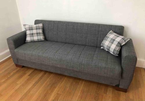 Spacious 2-bed apartment, private street entrance in Paterson, USA