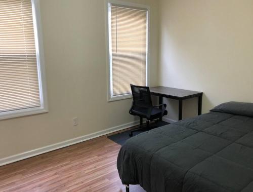 Large and private 3-bedroom plus office near EWR and NYC in Newark, USA