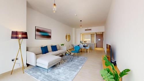 Vacationer Holiday Homes I Spacious 2 Bedroom in Marina I Steps to Tram Station, Дубай (фото 3)