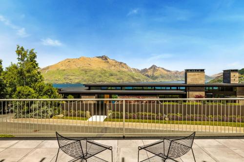 Panorama Views - with 2 car garage - image 10
