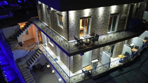 blue Hotel 3