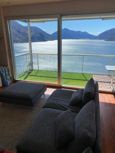 Attico con vista panoramica sul lago - due camere