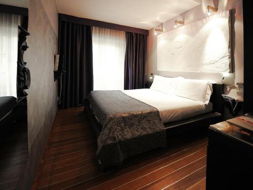 Classic Double Room image 4