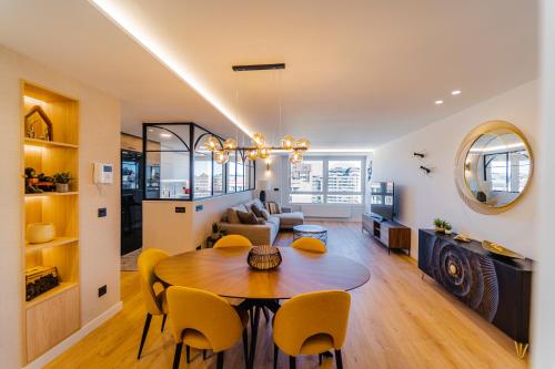Plaza España - Apartamentos Burgos Deluxe