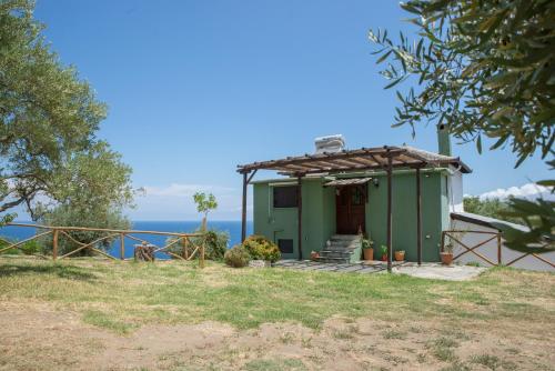 Widok z zewnątrz, Το καλύβι της γιαγιάς (Το καλυβι της γιαγιας) in Ntamouchari