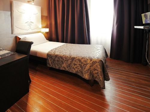 Single Room image 3