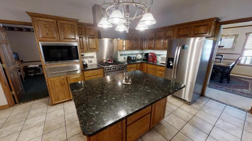 The Big House at Bobcat Pass - Amazing Views - Hot Tub - WiFi - Fireplace - Grill - Fire Pit - Garage Access in Red River, USA