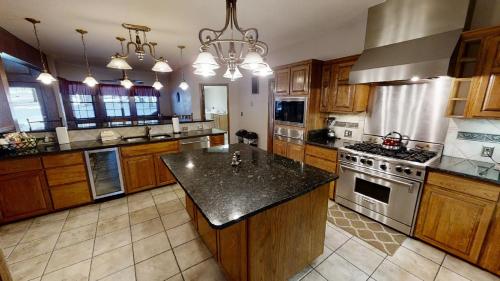 The Big House at Bobcat Pass - Amazing Views - Hot Tub - WiFi - Fireplace - Grill - Fire Pit - Garage Access in Red River, USA