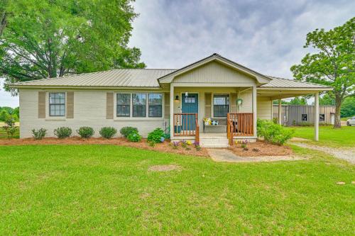 . Pet-Friendly Ecru Home Patio and Yard, Near Hiking