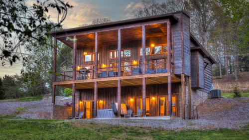 Blue Mountain Cove in Morganton, USA