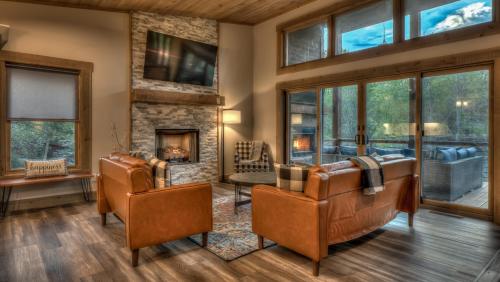 Blue Mountain Cove in Morganton, USA