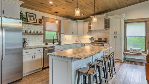 Blue Mountain Cove in Morganton, USA