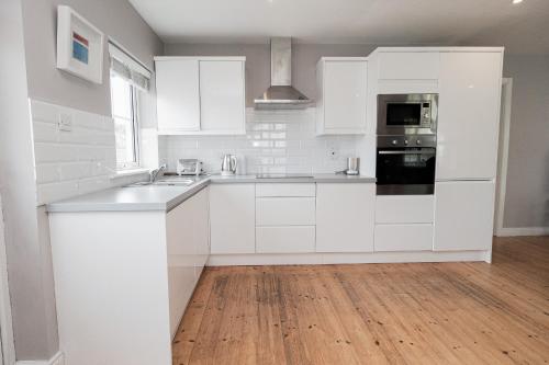 virtuve, Brittas Bay Holiday Park No 18 by Trident Holiday Homes in Brittas Bay