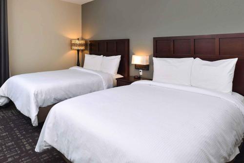 2 queen beds