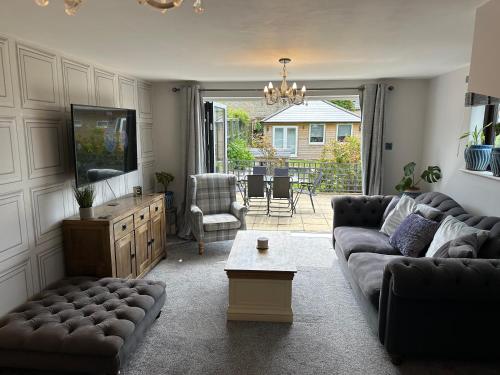 Modern 2 Bedroom House Spacious Large Garden Modern 2 Bedroom House Spacious Large Garden