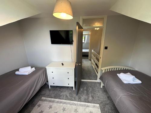 Modern 2 Bedroom House Spacious Large Garden Modern 2 Bedroom House Spacious Large Garden