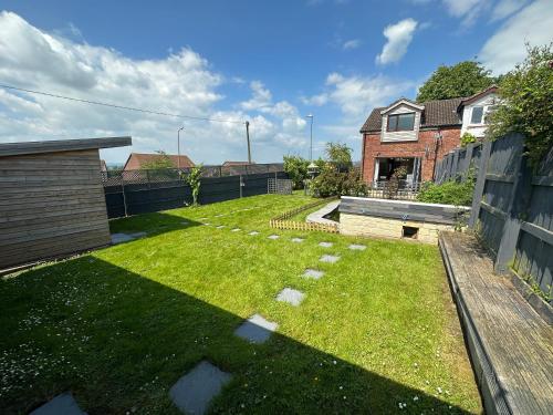 Modern 2 Bedroom House Spacious Large Garden Modern 2 Bedroom House Spacious Large Garden