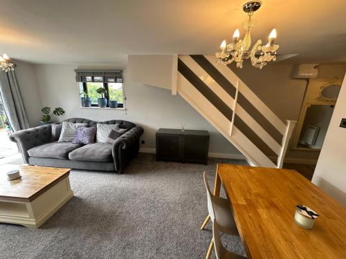 Modern 2 Bedroom House Spacious Large Garden Modern 2 Bedroom House Spacious Large Garden