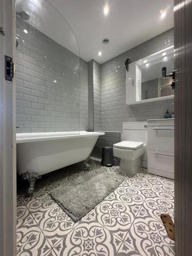 Modern 2 Bedroom House Spacious Large Garden Modern 2 Bedroom House Spacious Large Garden