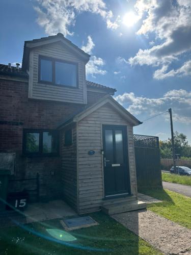 Modern 2 Bedroom House Spacious Large Garden Modern 2 Bedroom House Spacious Large Garden