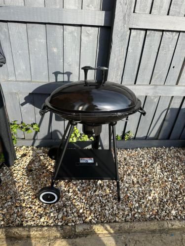 Modern 2 Bedroom House Spacious Large Garden Modern 2 Bedroom House Spacious Large Garden