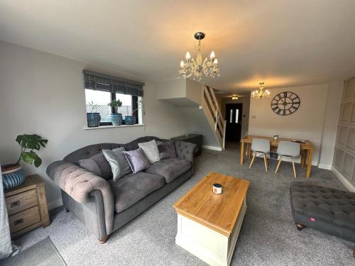 Modern 2 Bedroom House Spacious Large Garden Modern 2 Bedroom House Spacious Large Garden