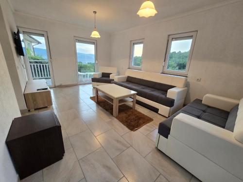 Prestige Villa by Gestoria in Podlugovi