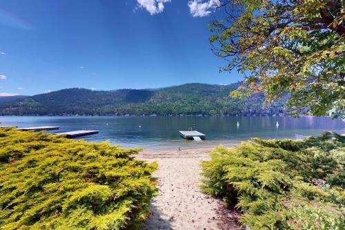 The Re-Treat at Christina Lake in Christina Lake (BC)