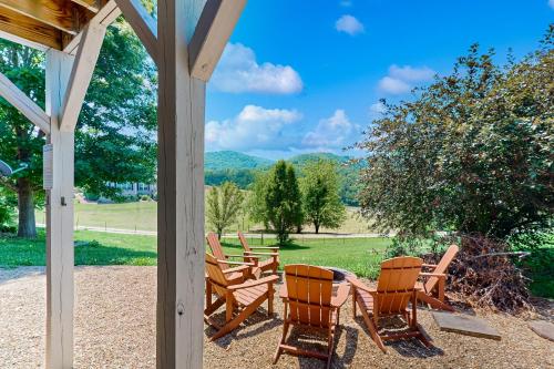 Storybook Escape in Vīvervilla (NC)