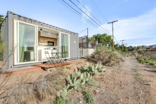 Studio near Snapdragon zoo and beach with AC and patio in San Diego, USA