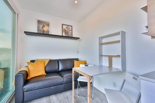 Studio near Snapdragon zoo and beach with AC and patio in San Diego, USA