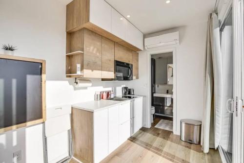 Studio near Snapdragon zoo and beach with AC and patio in San Diego, USA