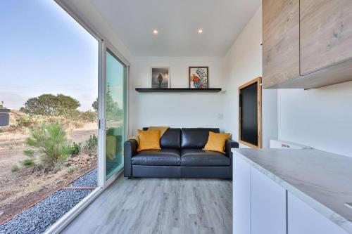Studio near Snapdragon zoo and beach with AC and patio in San Diego, USA