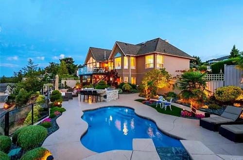Oceanfront Gated villa in Nanaimo, Canada