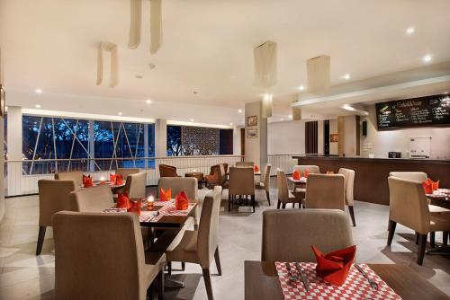Shared lounge/TV area, Grand Cakra Hotel Malang in Malang
