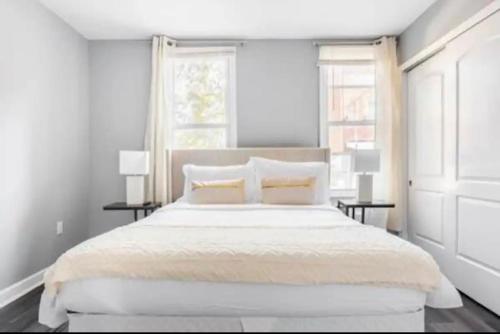 City Escape 20 min to Times Square in Fairview, USA