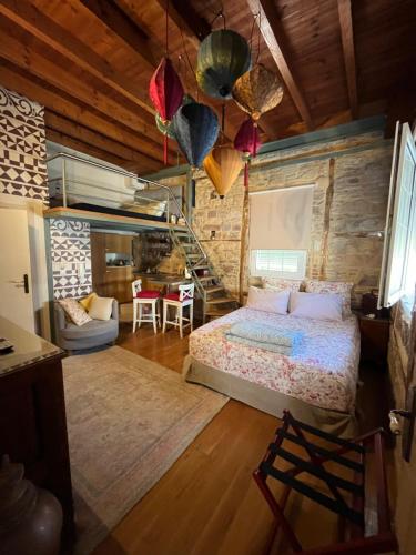 Exterior view of MASTIXI Colors