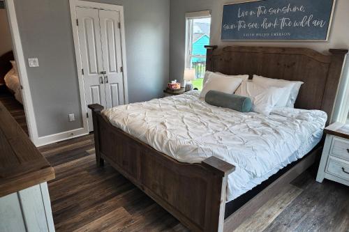 Sunset Shores Cottage in Crystal Beach, USA