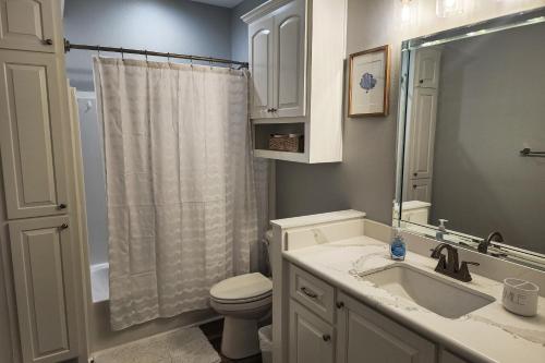 Sunset Shores Cottage in Crystal Beach, USA