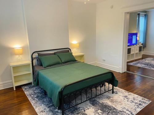 Comfortable 1BR Apartment - Laundry & Backyard in Carondelet, USA
